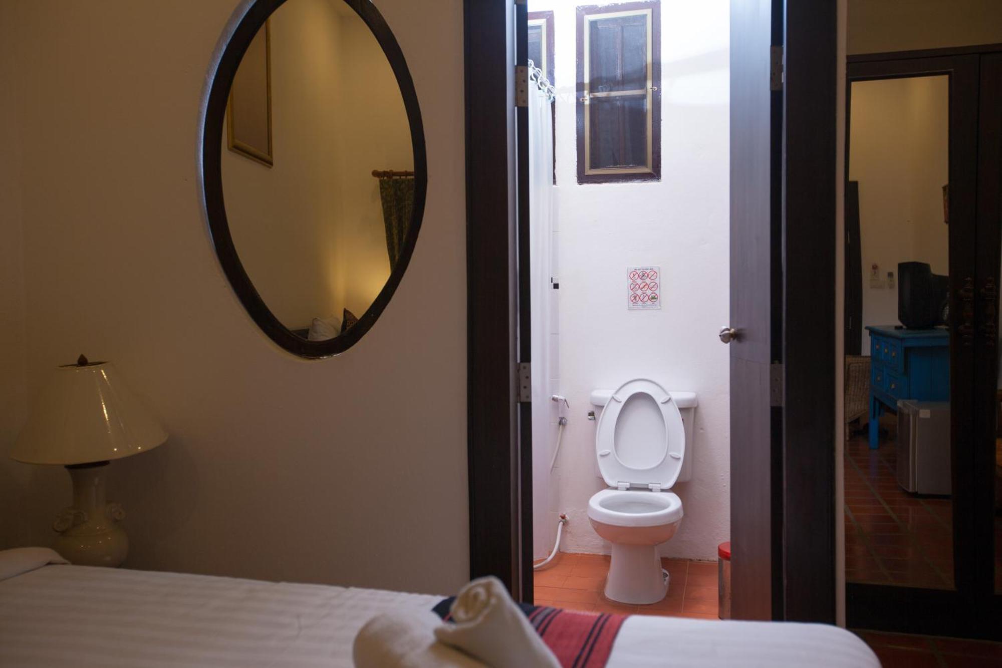 Отель The Travellers Arms Чиангмай Экстерьер фото