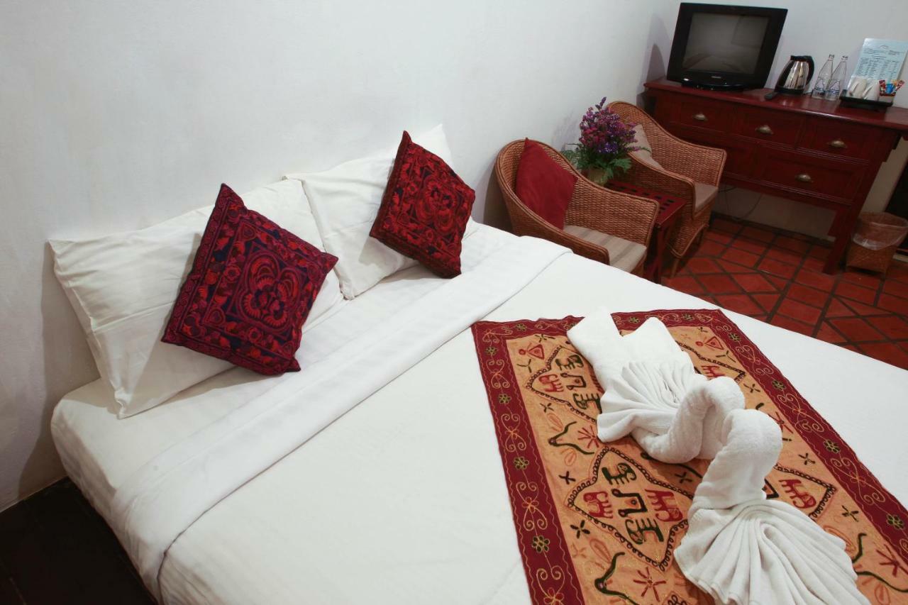 Отель The Travellers Arms Чиангмай Экстерьер фото