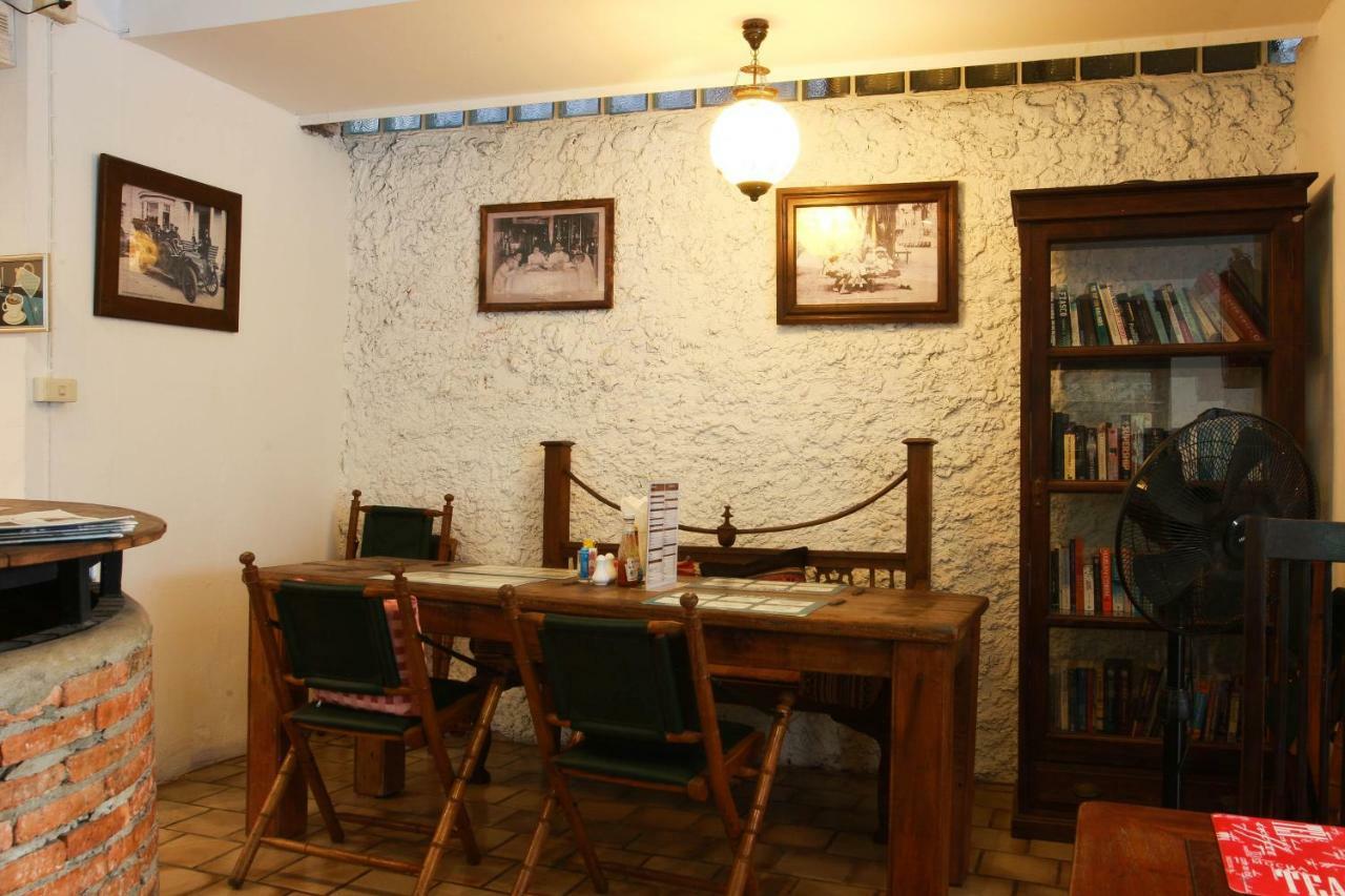 Отель The Travellers Arms Чиангмай Экстерьер фото